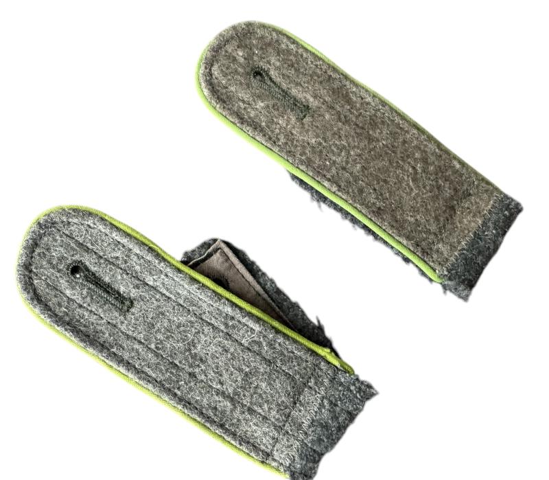 WH (HEER) 'M44'-style enlisted-mens'-type shoulderstraps - Mint Condition