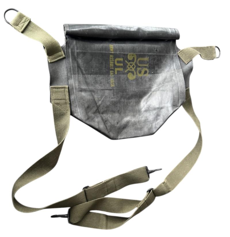 Rare U.S. Airborne Assualt Gas Mask M7 Rubber Carrying Bag - Near Mint Condition