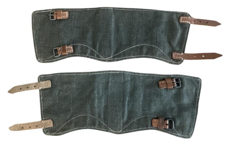 WH (Heer/Waffen-SS)Non matching set of  Canvas Gaiters - Mint Condition