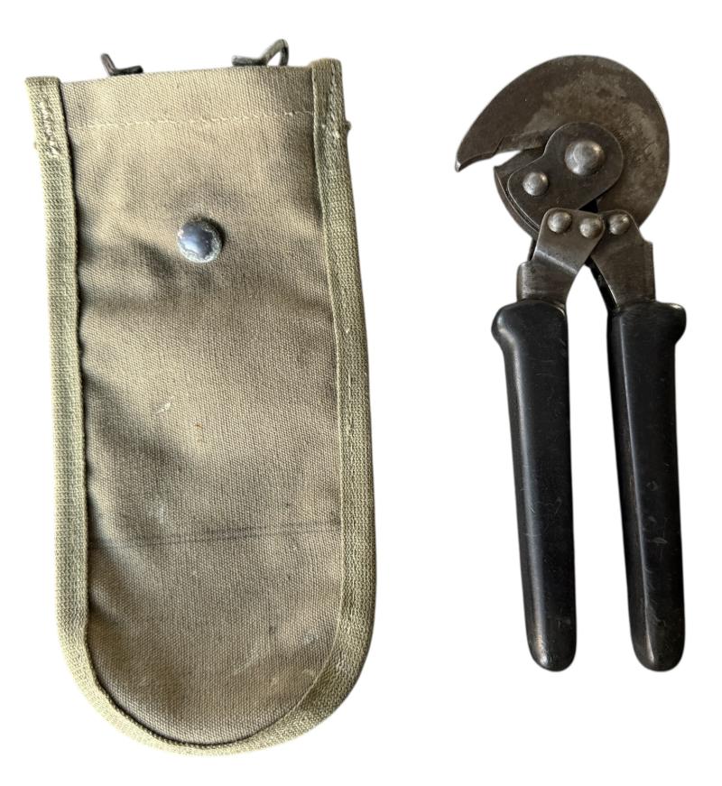 U.S. U.S.M.C Wire Cutters And Carrier 1945 - Nice Used Condition