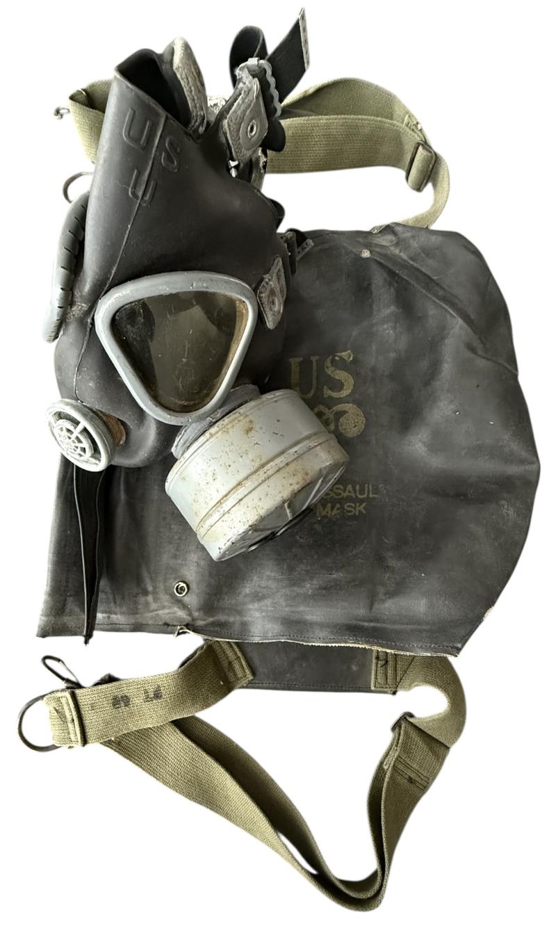 U.S. M5 Gasmask And M7 Assualt Carrier - Nice Used Condition