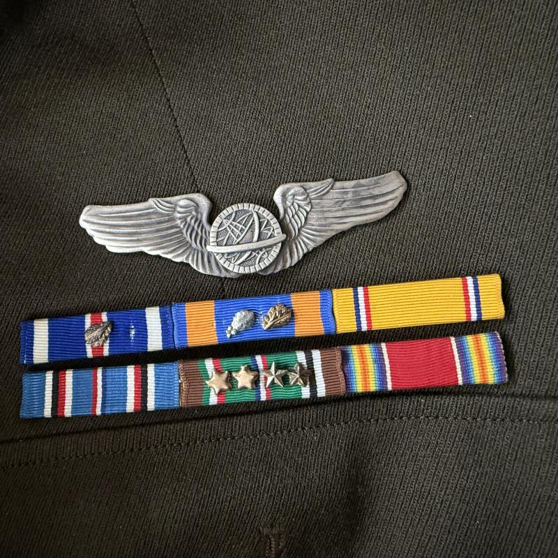 U.S. Eight Air Force Navigator Officers grouping 1st luitenant Harry .S.Row- Original Mounted