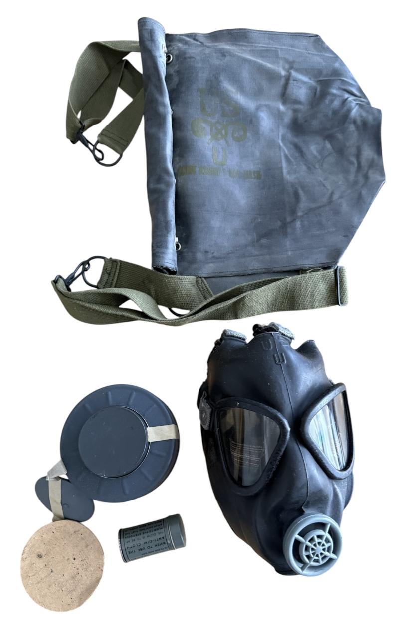 U.S. M5 Gasmask And M7 Assualt Carrier Mint Unussued Condition