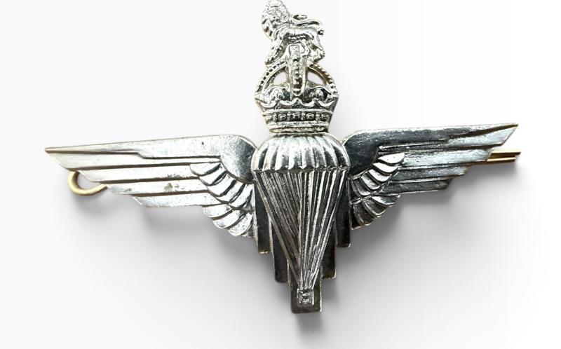 British (Airborne) Parachute Regiment Cap Badge Void Crown - Mint Condition