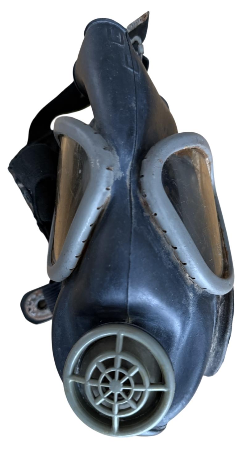 U.S. M5 Gasmask And M7 Assualt Carrier Mint Unussued Condition