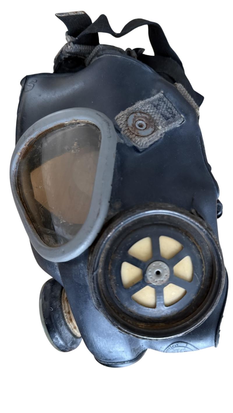 U.S. M5 Gasmask And M7 Assualt Carrier Mint Unussued Condition
