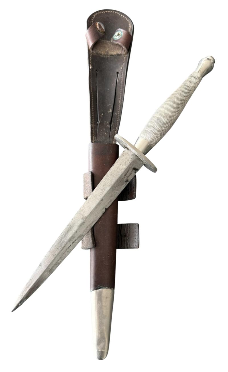 British and/or Commando Figthing Knive,the early first type of 2nd Pattern Fairbairn-Sykes knife. Nice used Condition