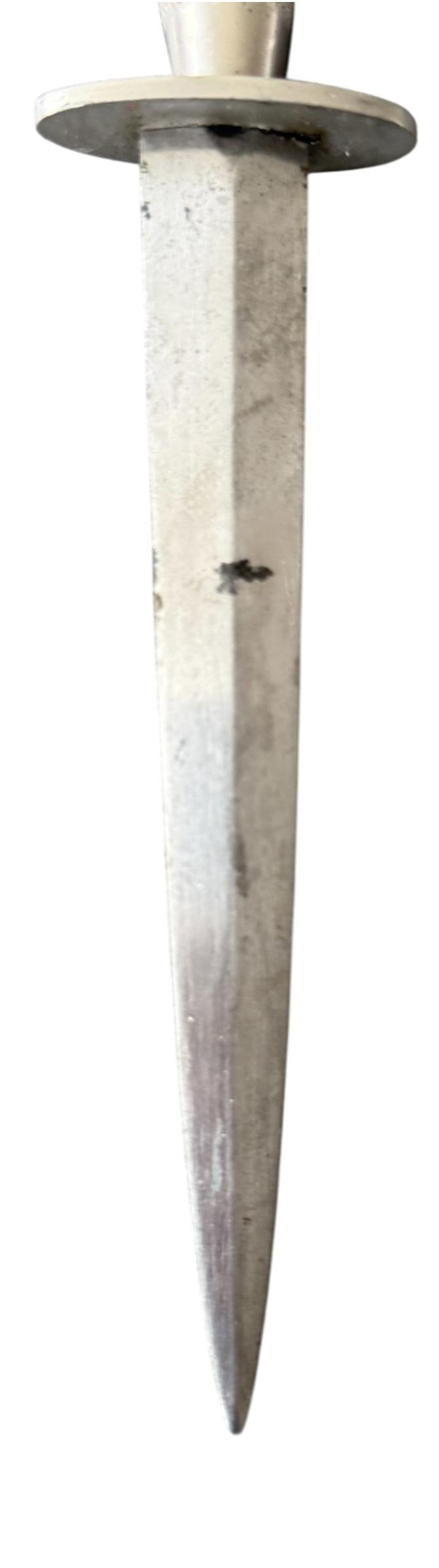 British and/or Commando Figthing Knive,the early first type of 2nd Pattern Fairbairn-Sykes knife. Nice used Condition