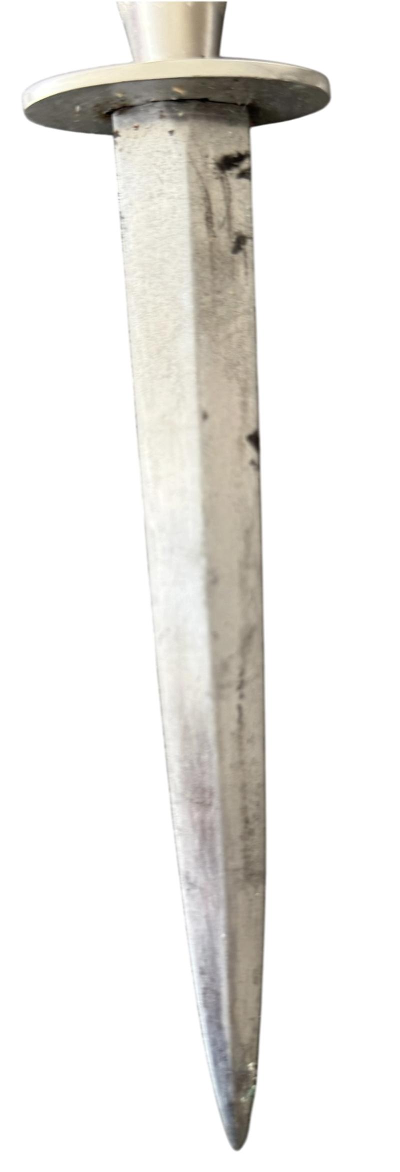 British and/or Commando Figthing Knive,the early first type of 2nd Pattern Fairbairn-Sykes knife. Nice used Condition